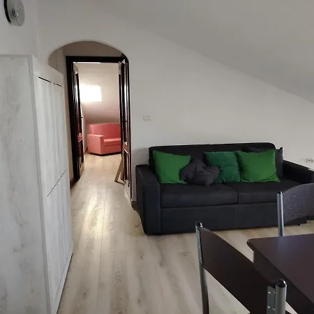 Greta Pineto's House